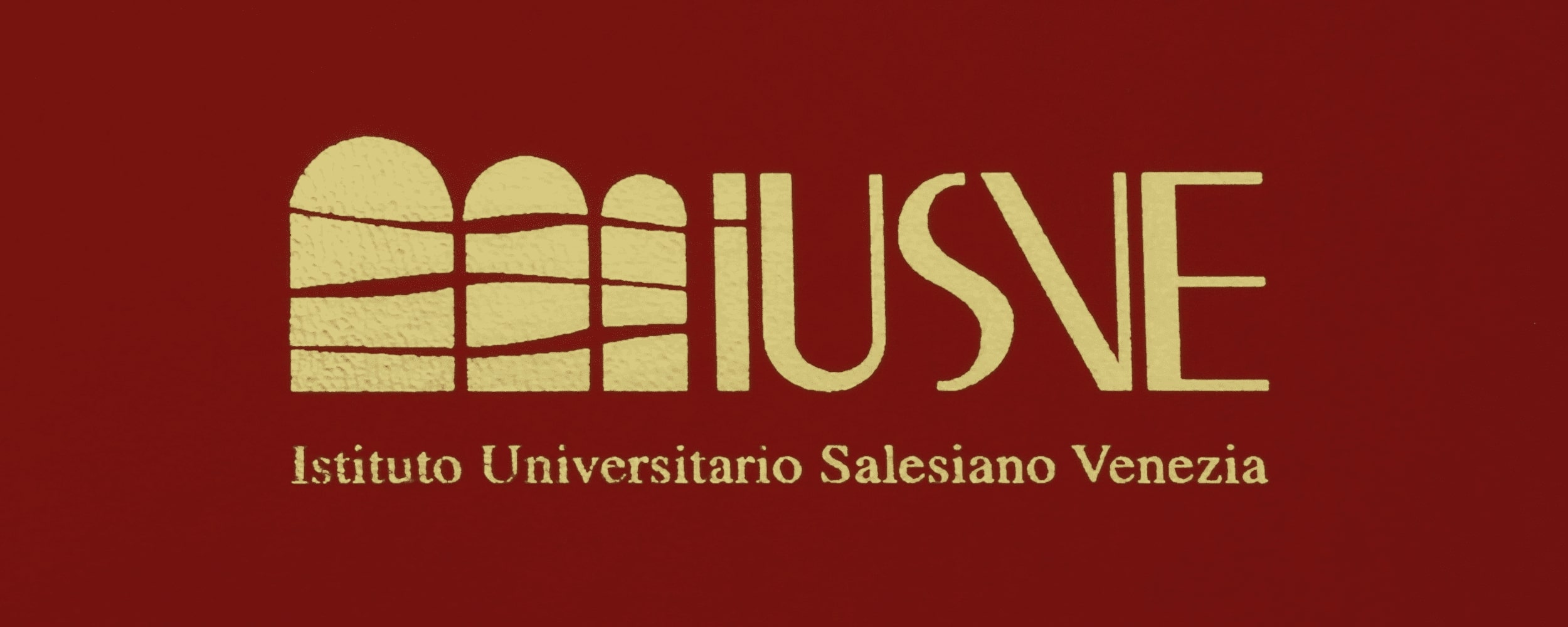 Copertina-Colore-Rosso-bordeaux-Stampa-in-Oro-o-Argento